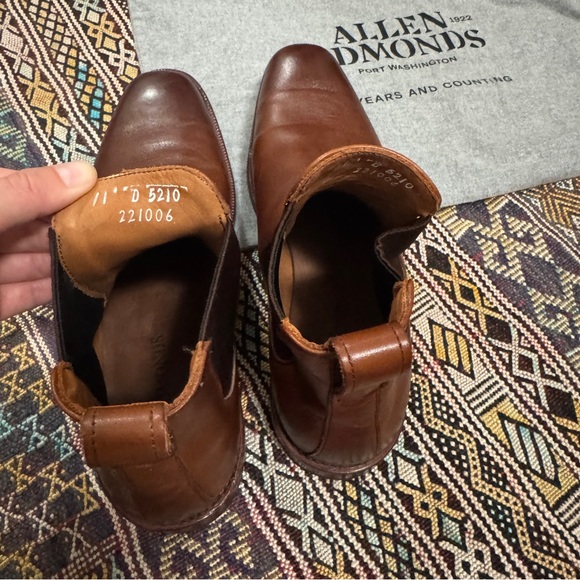 Allen Edmonds Liverpool Chelsea Dress Boot + Bag - Picture 8 of 8
